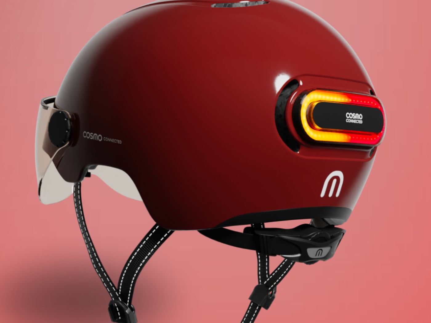 Casque de vélo rouge et lumineux : être visible au maximum !