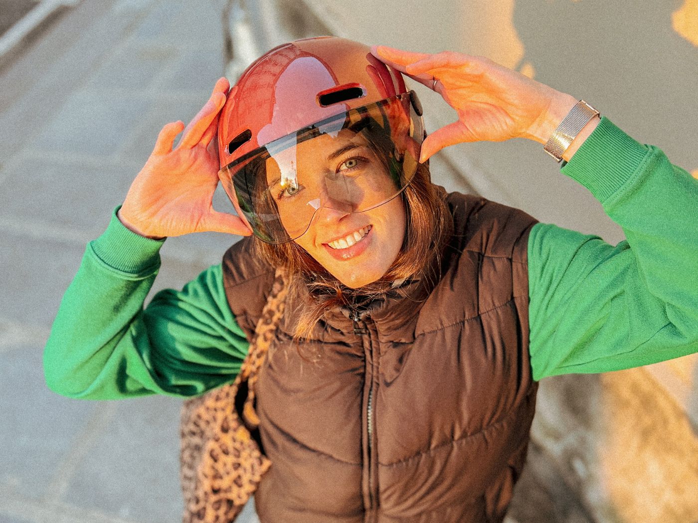 Casque vélo avec visière et lumière : maximisez votre sécurité