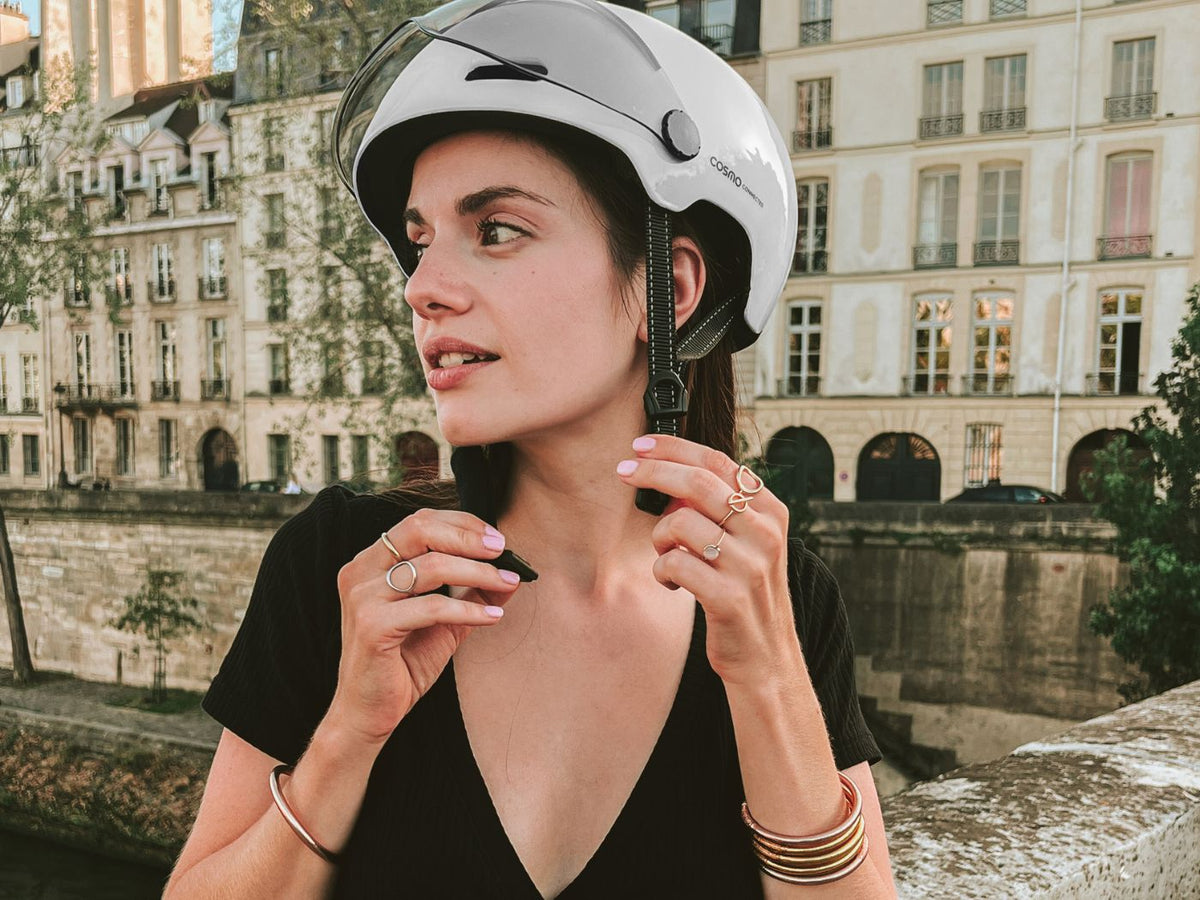 Casque de vélo femme sale