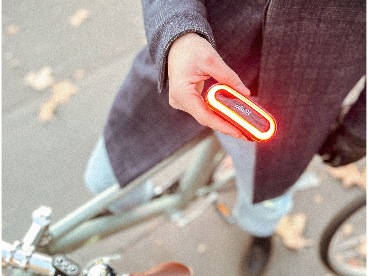 Éclairage arrière pour casque vélo : l’accessoire indispensable