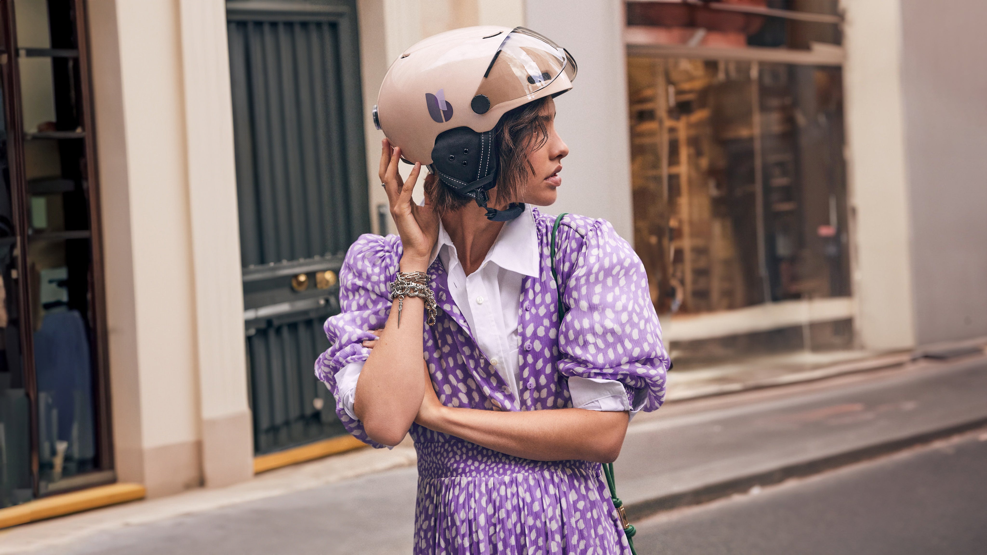 City helmets with connected lighting and fall detection